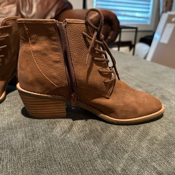Lucky Brand high heeled boot size 7 - Picture 4 of 8